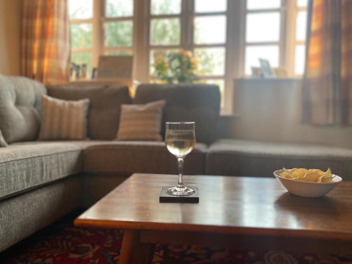 Relaxing Townhouse In The Heart Of Bridport Villa Екстериор снимка